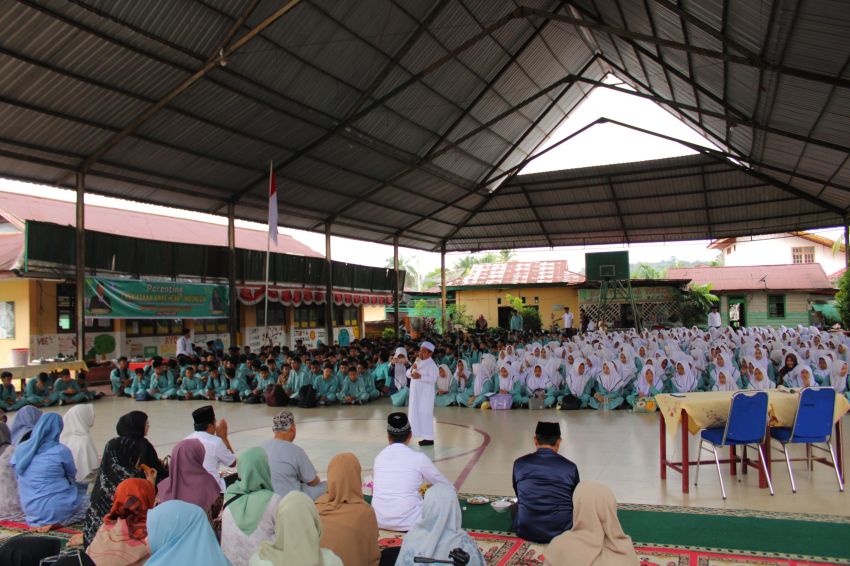 UPT SMP Negeri 1 Bangkinang Kota Gelar Tabligh Akbar dan Peringatan Isra Miraj Sekaligus Menyambut  Bulan Suci Ramadhan 1446 H/2025 M