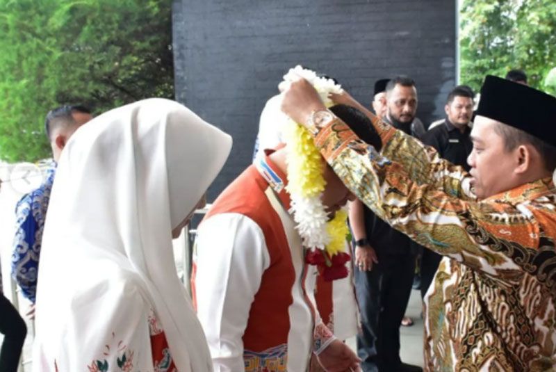 Pimpinan DPRD Pekanbaru Sambut Kedatangan Wali Kota dan Wakil Wali Kota Pekanbaru di Bandara SSK