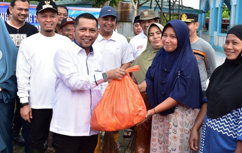 Wakil Ketua DPRD Pekanbaru Ikut Gotong Royong Bersama Pasca Banjir Rumbai