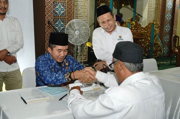 ASN dan Pegawai Pemkab Siak Serahkan Zakatnya ke Baznas di Gemar Berzakat 12