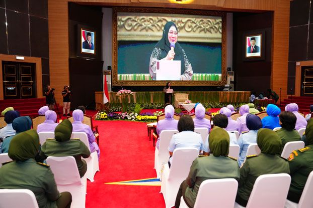 Ketua Dharma Pertiwi Pimpin Apel Bersama Wanita TNI 2025