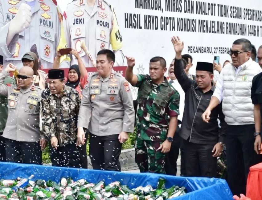 Ketua DPRD Pekanbaru Hadiri Pemusnahan BB Hasil Razia Cipkon Bersama Polda Riau