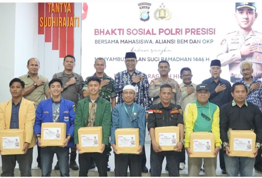Baksos Polri Presisi, Pj.Sekda Inhil Serahkan Paket Sembako