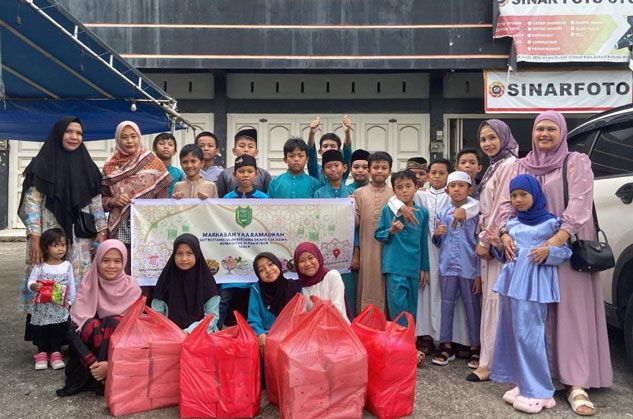 Berkah Ramadan, SDIT Bustanul Ulum Pekanbaru Berbagi Takjil dan Santunan Anak Yatim