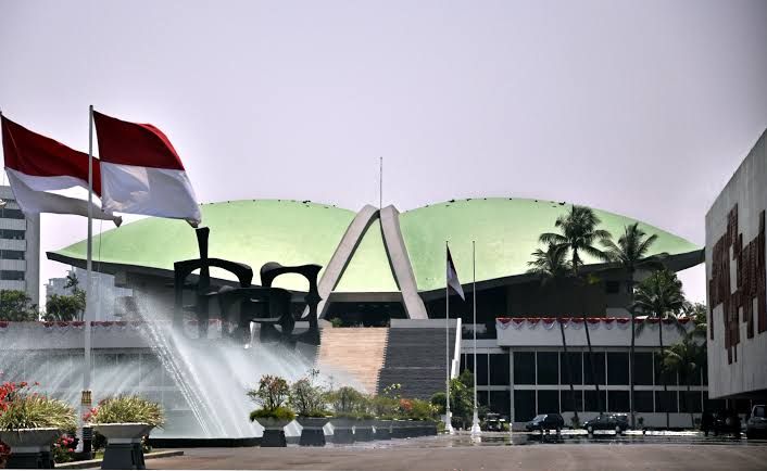 Kebakaran Jenggot di Senayan: Tuduhan Judi Bikin Politisi Loncat Lebih Cepat dari Rapat Paripurna