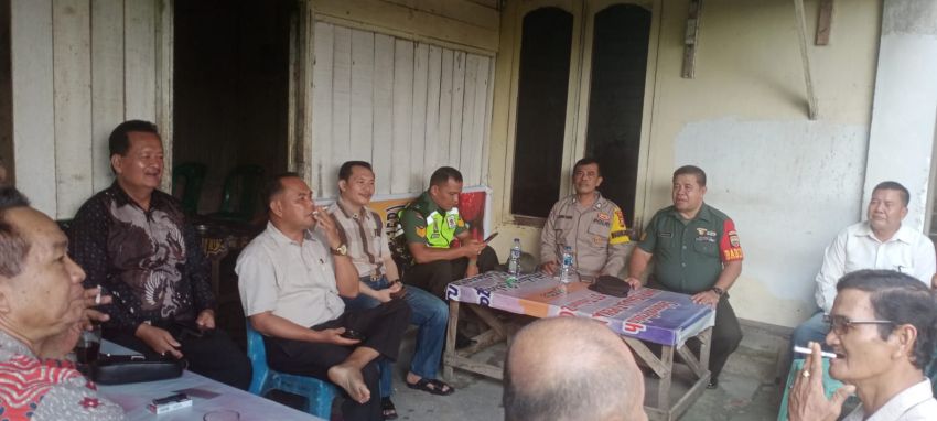 Aktif Komsos Bersama Tokoh Masyarakat Jadikan Hubungan Kerja Babinsa&nbsp;Koramil 06 Siak Hulu Semakin Solid