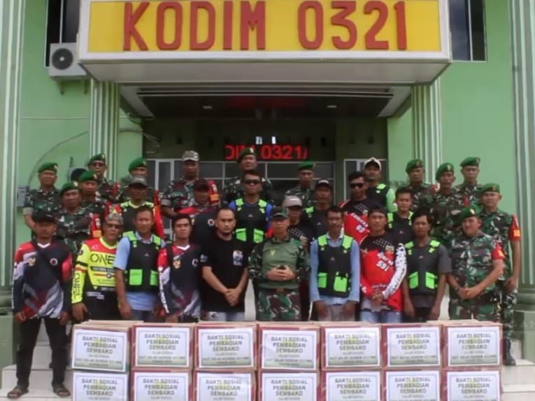 Sempena HUT Korem 031/WB ke-66, Kodim 0321/Rohil Bagikan Sembako