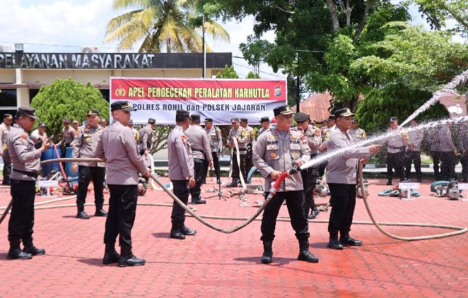 Kapolres Rohil Periksa Kesiapan Peralatan Personel Menghadapi Karhutla