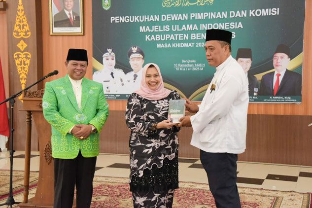 Hadiri Pelantikan Ketua MUI, Bupati Kasmarni Tekankan Pentingnya Sinergi Ulama dan Umara