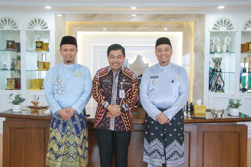 Gebrakan Wako Pekanbaru Diapresiasi Plt Rektor IPDN, Bongkar Reklame Hingga Turunkan Tarif Parkir