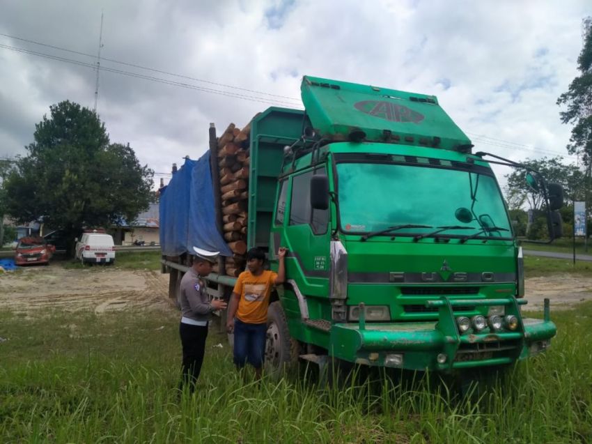 Bawa Akasia 14 Ton  Saat Lebaran, Truk Ditilang