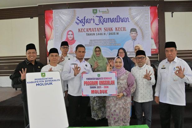 Bupati Kasmarni Serahkan Perangkat MOLDUK Portable di Kecamatan Siak Kecil