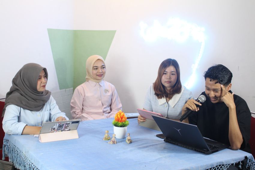Kolaborasi Kelas Event Organizer: Mahasiswa IKOM dan IP FISIP UNRI Selenggarakan TalkZone-GEN Z LIFESTYLE: Balancing College, Work, and Health!"