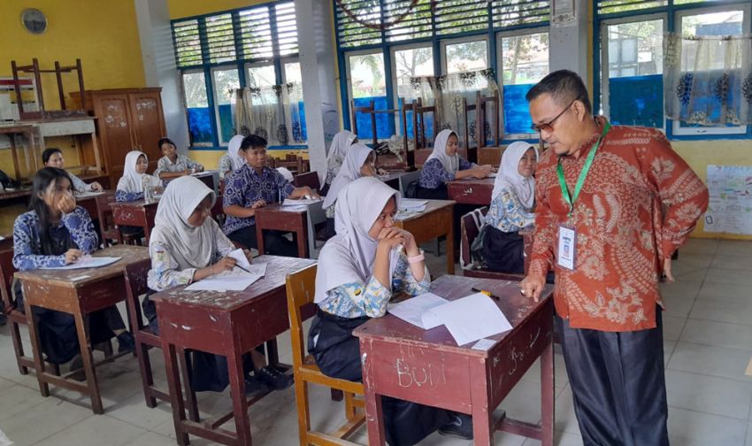 Ujian Sumatif Akhir Kelas IX di UPT SMPN 4 Siak Hulu, Sekolah Berpacu dengan Waktu