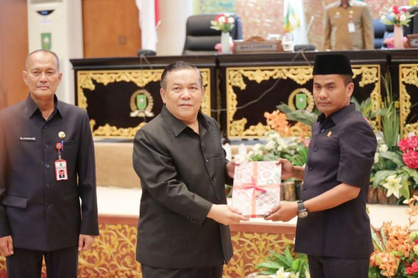 DPRD Riau Serahkan Rekomendasi LKPJ 2024