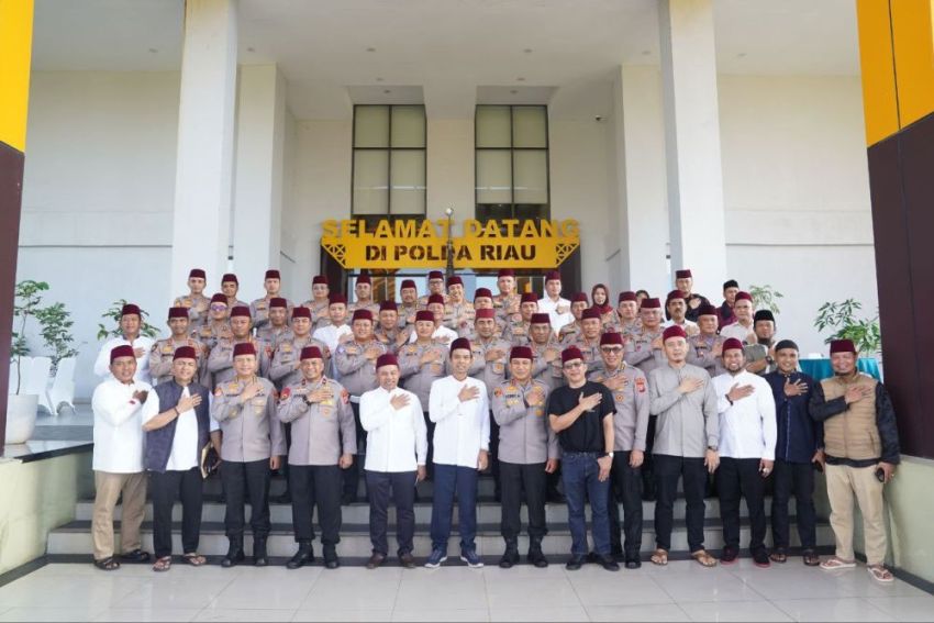 UAS dan Rocky Gerung di Mapolda Riau: Alam Bukan Sekadar Sumber Daya