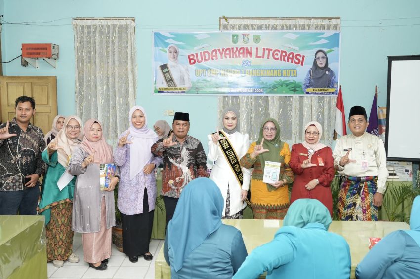 Bunda Literasi Provinsi Riau Kunjungi UPT SMP Negeri 1 Bangkinang Kota, Beri Arahan dan Motivasi