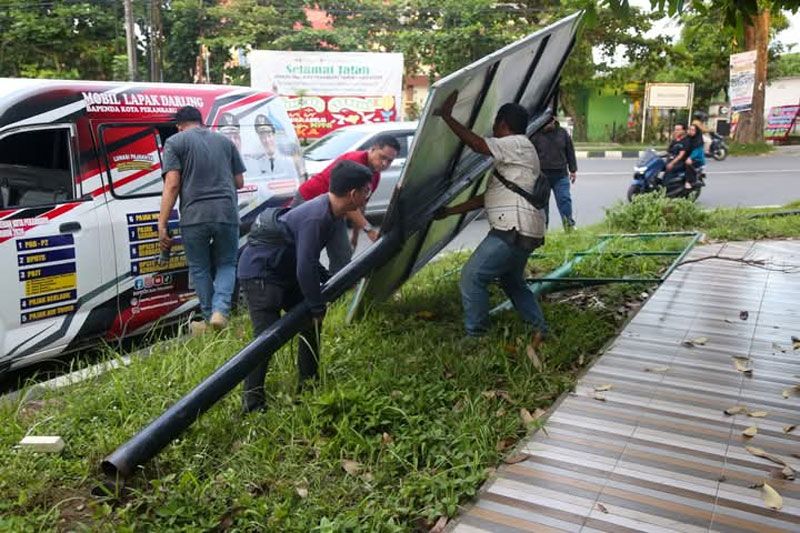 Iklan Rokok di Jalan Protokol Pekanbaru Mulai Ditertibkan