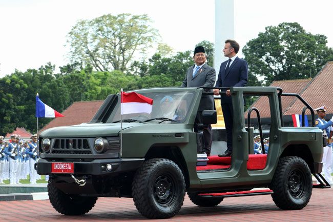 Panglima TNI Sambut Kunjungan Presiden RI Bersama Presiden Prancis ke Akmil