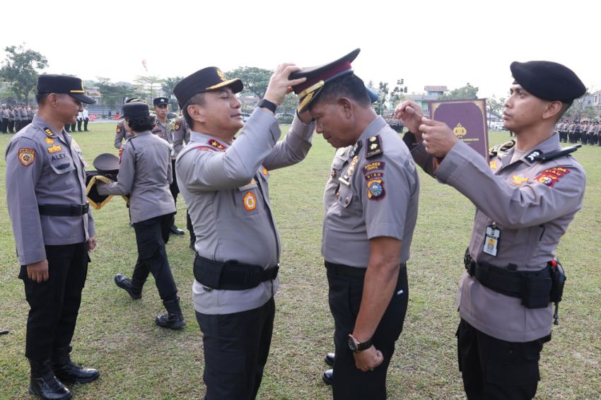 Personel Berprestasi Terima Penghargaan dari Kapolda Riau