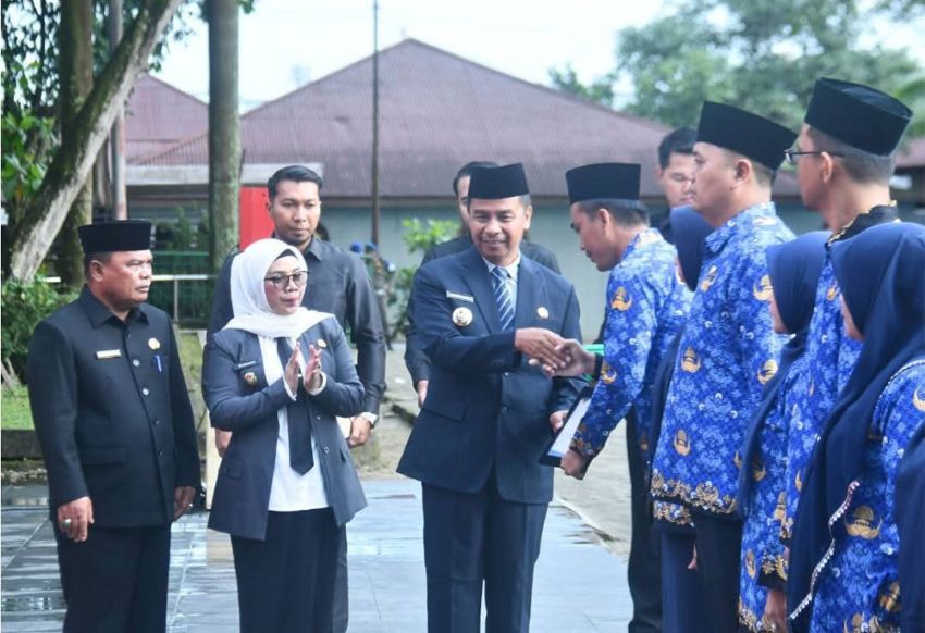 Peringatan Hardiknas 2025 Tingkat Kabupaten Kampar, Guru UPT SMPN 1 Bangkinang Kota Raih Penghargaan Guru Penggerak Terbaik