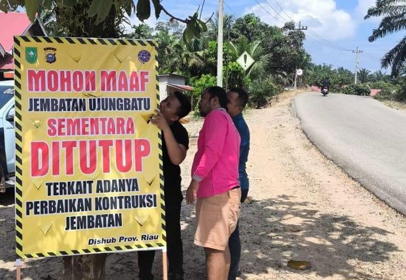 Jembatan Sungai Rokan Ujung Batu Ditutup