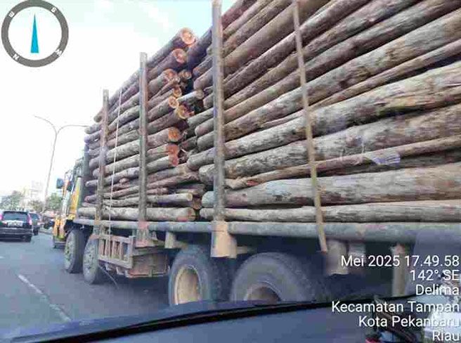 Pekanbaru Macet Parah: Mobil Balak dan Tronton di Jam Sibuk Bahayakan Pengguna Jalan