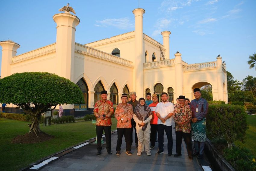 Kunker ke Negeri Istana, Hendry Munief dan Bupati Afni Gagas KSPN Kota Siak