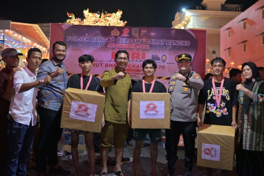 Hidupkan Kembali Kota Bagansiapiapi, Wabup Jhony Charles Kalahkan  Imam Suroso dan Camat Bangko di Lomba Lari Jalanan
