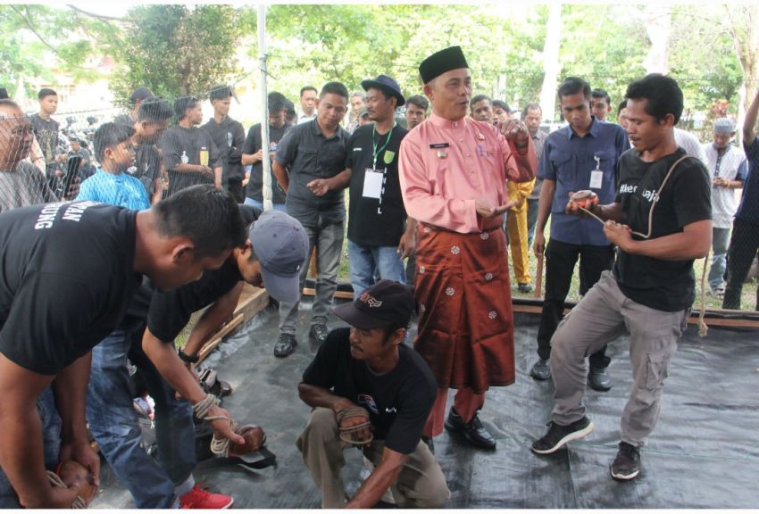 Meriahkan Milad ke-60, Bupati Inhil H. Herman Resmi Buka Lomba Gasing Tradisional