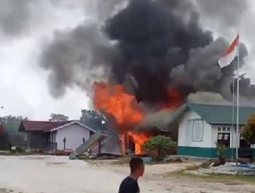 Kantor PT SSL di Siak Dibakar Warga Jelang Siang Tadi