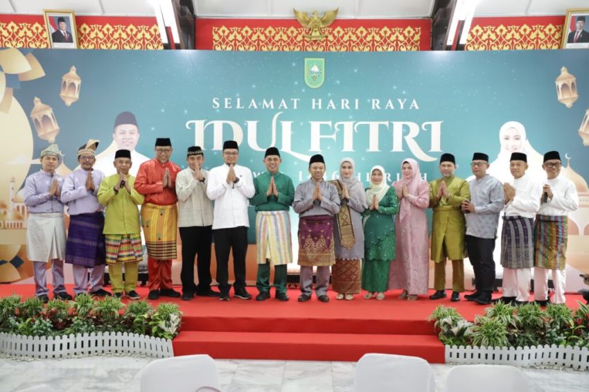 Lebaran Kedua, Bupati Inhil H. Herman Silaturahmi dengan Gubernur dan Forkopimda Riau
