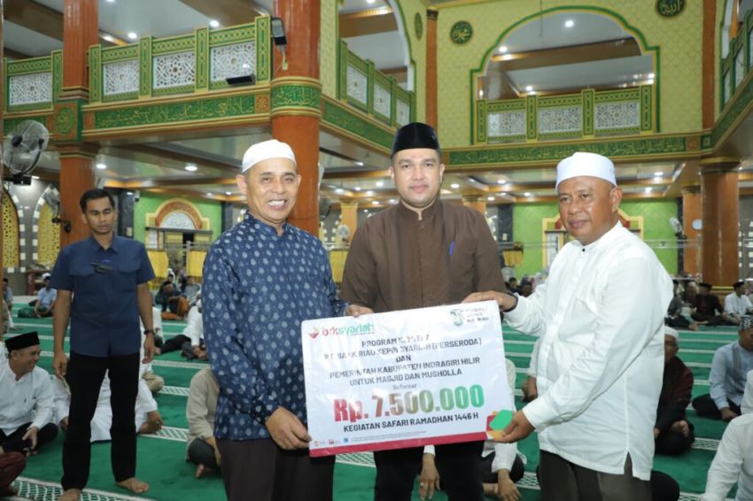 Kukuhkan Pengurus Masjid Besar Jami&rsquo; Pulang Kijang, Bupati Inhil Ajak Masyarakat Untuk Makmurkan Masjid