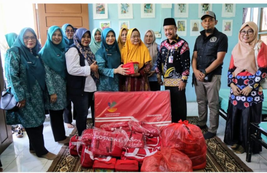Hasilkan Produk Kerajinan, Hj. Katerina Susanti Herman Apresiasi Bank Sampah Emak Hebat