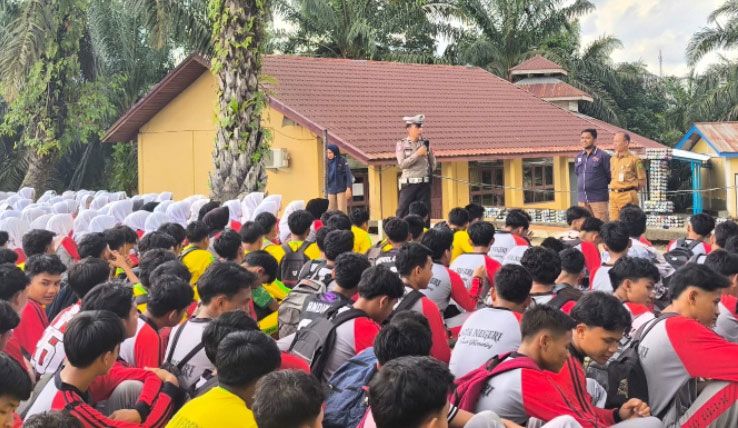 Police Goes To School, Kasat Lantas Polres Inhil Bekali Pelajar Pengetahuan Keselamatan Berkendara