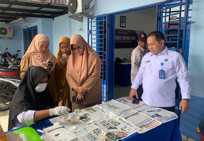 Bersama Melawan Narkoba, Puluhan Guru Sekolah dan Masyarakat Tes Urine Bersama BNN Pekanbaru