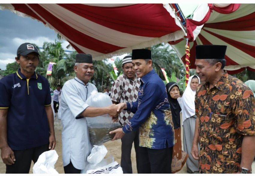 Safari Ramadhan Kempas Jaya, Bupati Herman Salurkan Bantuan untuk Masyarakat