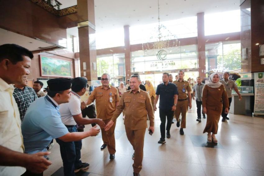 Gubernur Abdul Wahid Tinjau RSUD Arifin Achmad