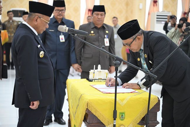 Bupati H Bistamam Lantik Ferry Parya Sebagai Pj Sekda Rohil