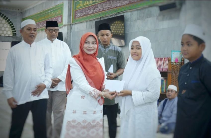 Hadiri Amaliyah Ramadhan TP PKK Inhil, Bupati H.Herman Serahkan Santunan