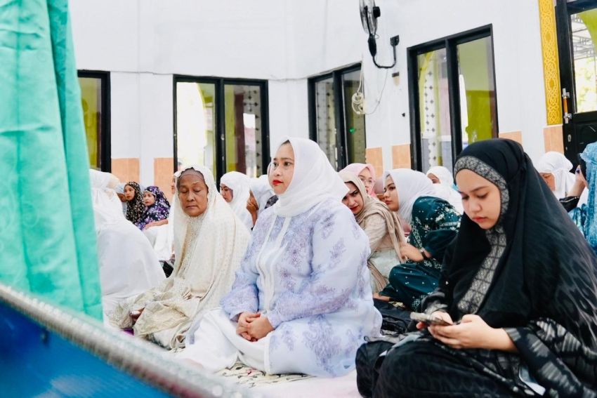 Iduladha di Muara Basung, Bupati Kasmarni Ajak Warga Saling Peduli dan Saling Menguatkan