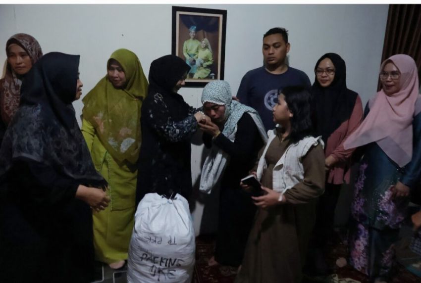 Hj. Katerina Susanti Herman Takziah ke Rumah Duka Korban Kebakaran
