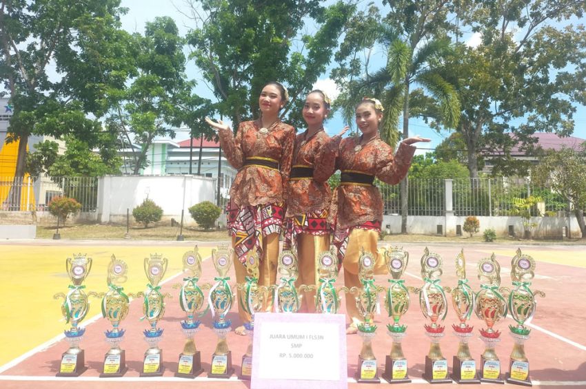 Sabet 4 Gelar Juara, UPT SMPN 4 Siak Hulu Ukir Sejarah di FLS3N SMP  Tingkat Kabupaten Kampar 2025