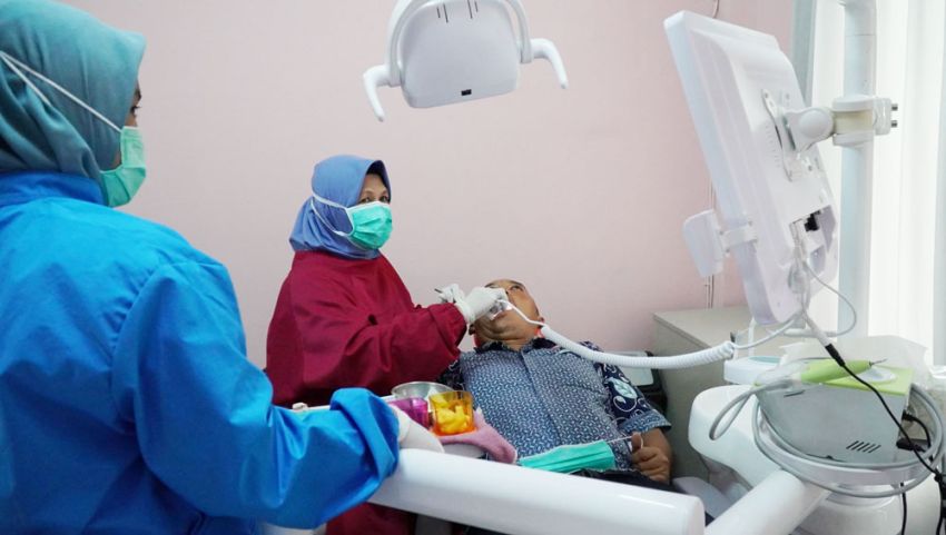 Program Pemko, Ratusan Warga Pekanbaru Mulai Jalani Pemasangan Gigi Palsu Gratis