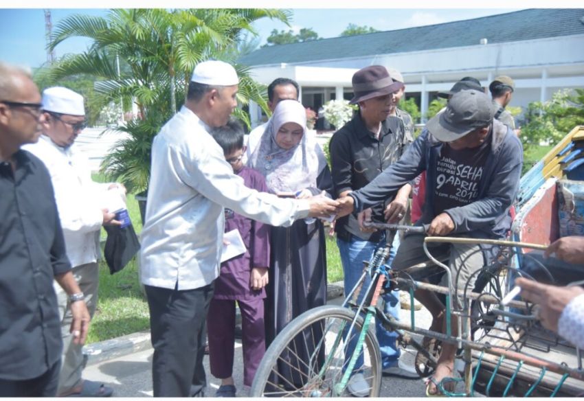 Bupati Herman Gelar Open House Idul Adha 1446 H, Tukang Becak dan Petugas Kebersihan Jadi Tamu Kehormatan