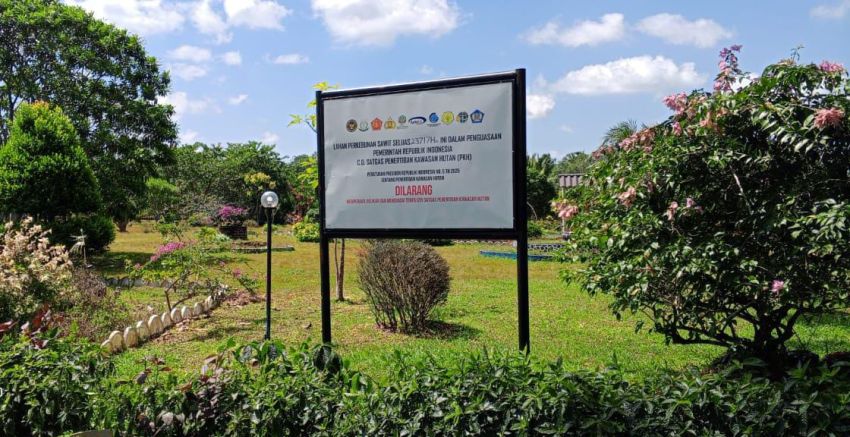 Plang Satgas PKH di Kantor Perkebunan PT RSUP Pulau Burung: Legalitas Dipertanyakan, Aktivitas Tetap Berjalan