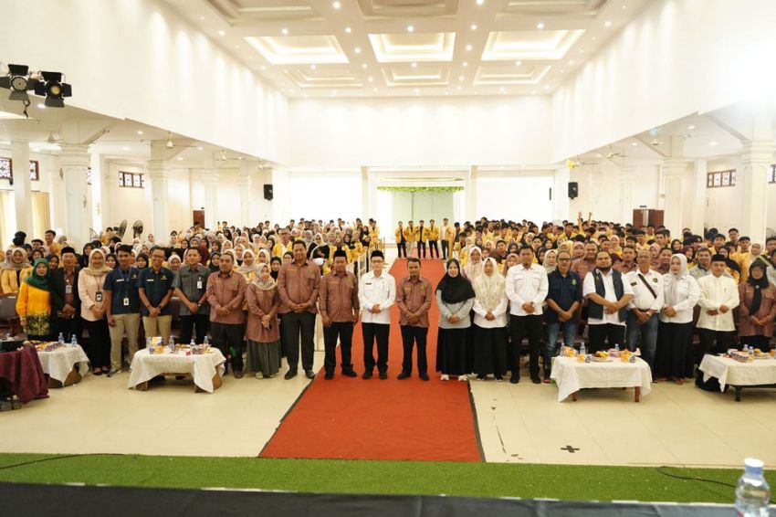 Dukung Pengabdian Mahasiswa, Asisten III Setda Inhil H. Fajar Husen Hadiri Pelepasan KKN UNISI