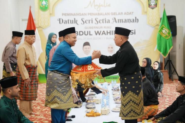 Ini Nilai Sakral dan Wewenang Gelar Adat Datuk Seri Setia Amanah yang akan Diterima Gubernur Abdul Wahid Besok