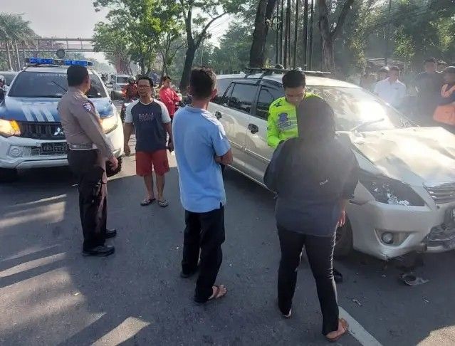 Innova Tabrak Suami Istri Pejalan Kaki di Pekanbaru Hingga Kritis