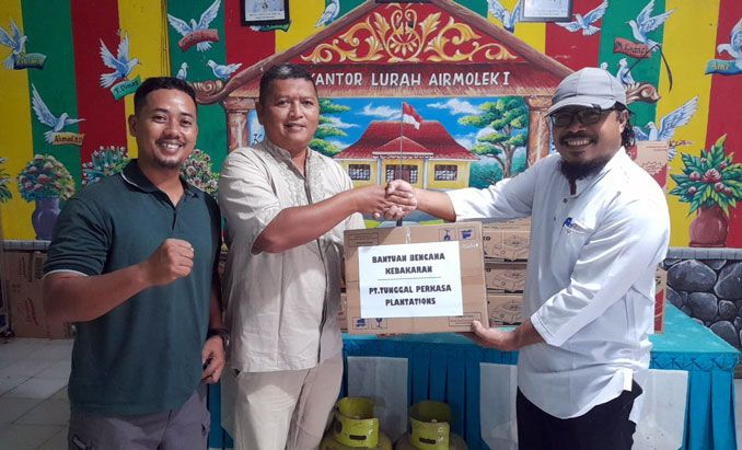 Bersama Bupati Inhu, PT TPP Salurkan Bantuan Korban Kebakaran
